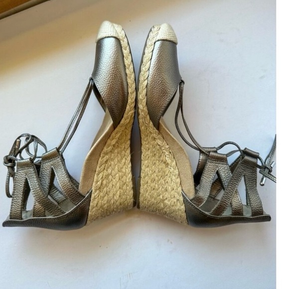 Vionic Gray Cream Calypso Wedge Sandals with Modern T-Strap - Picture 13 of 14